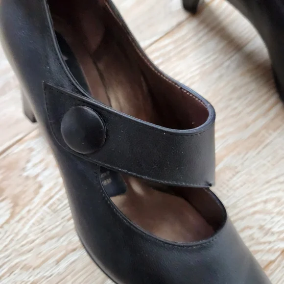 Black leather heels - Picture 4 of 5